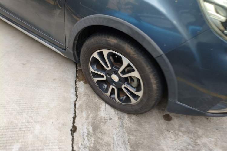 Used Geely Auto Vision X3 2017 1.5L Automatic Elite Model Right Front Wheel Hub