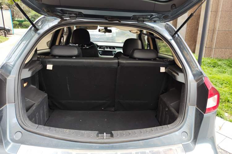 Used Geely Auto Vision X3 2017 1.5L Manual Luxury Model Trunk