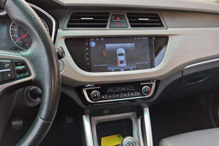 Used Geely Auto Vision X3 2017 1.5L Manual Luxury Model Audio And AC Panel