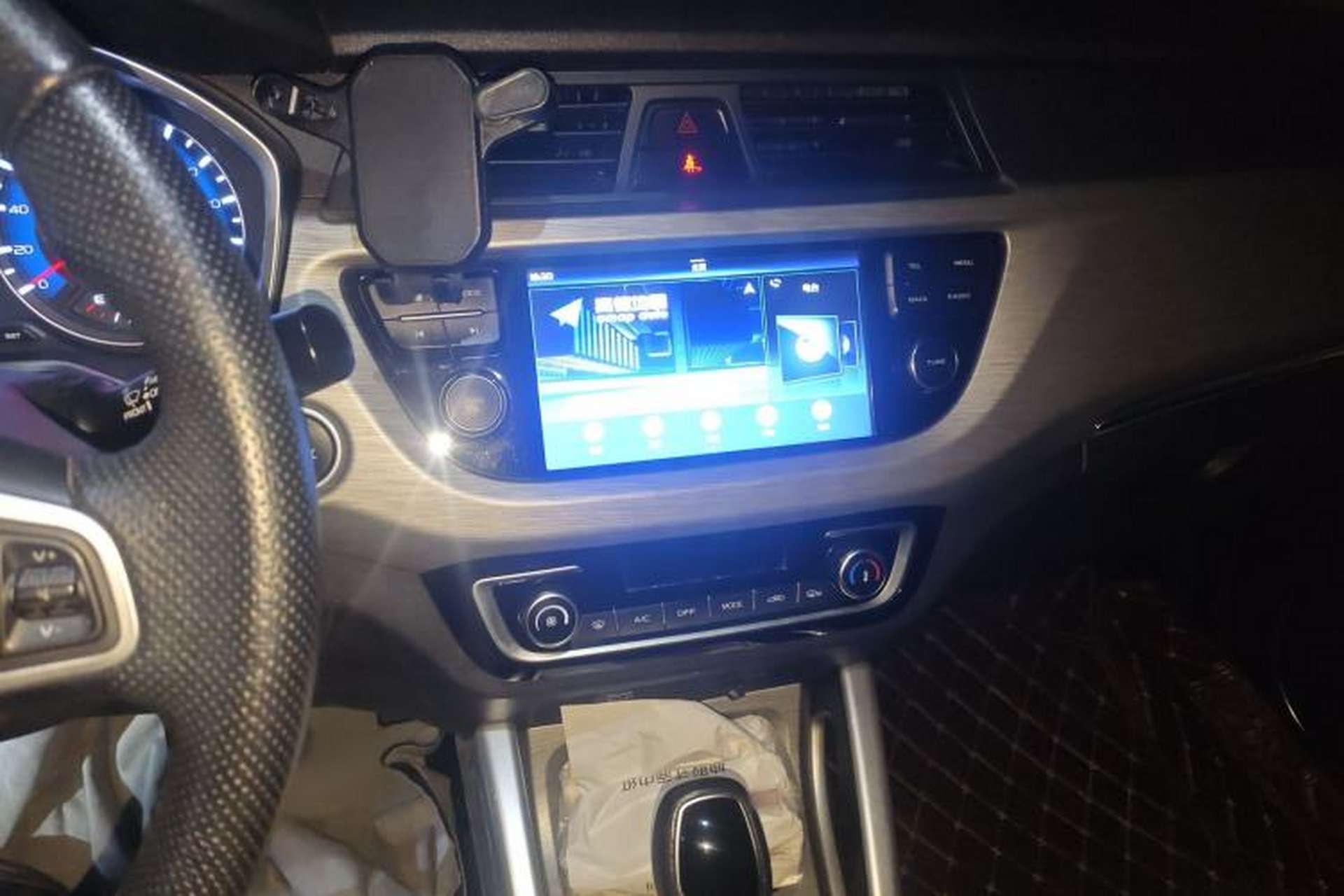 Used Geely Auto Vision X3 2017 1.5L Automatic Luxury Model Audio And AC Panel