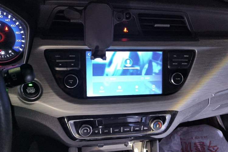 Used Geely Auto Vision X3 2017 1.5L Automatic Luxury Model Audio And AC Panel