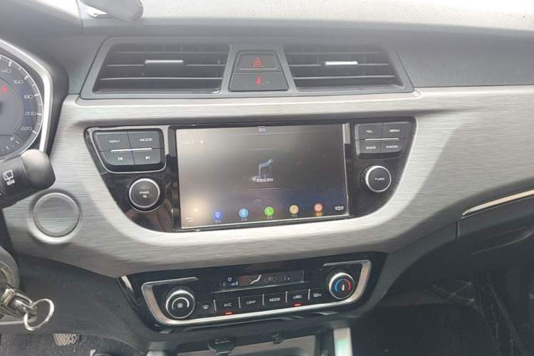 Used Geely Auto Vision X3 2017 1.5L Manual Luxury Model Audio And AC Panel