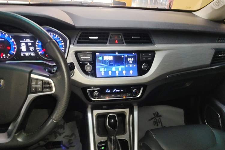 Used Geely Auto Vision X3 2017 1.5L Automatic Luxury Model Audio And AC Panel