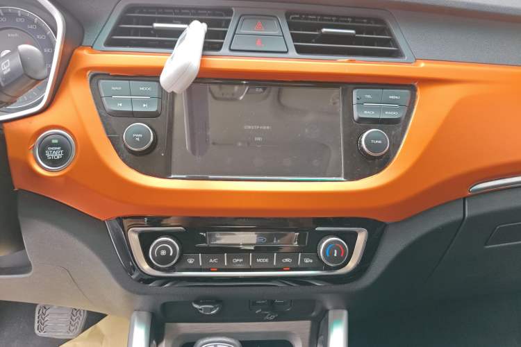 Used Geely Auto Vision X3 2017 1.5L Automatic Luxury Model Audio And AC Panel