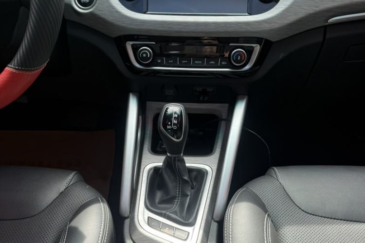 Used Geely Auto Vision X3 2017 1.5L Automatic Luxury Model Audio And AC Panel