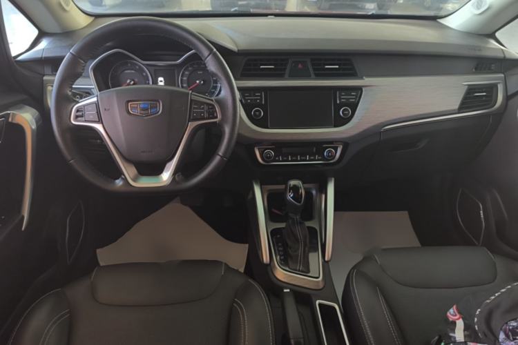 Used Geely Auto Vision X3 2017 1.5L Automatic Elite Model Center Console