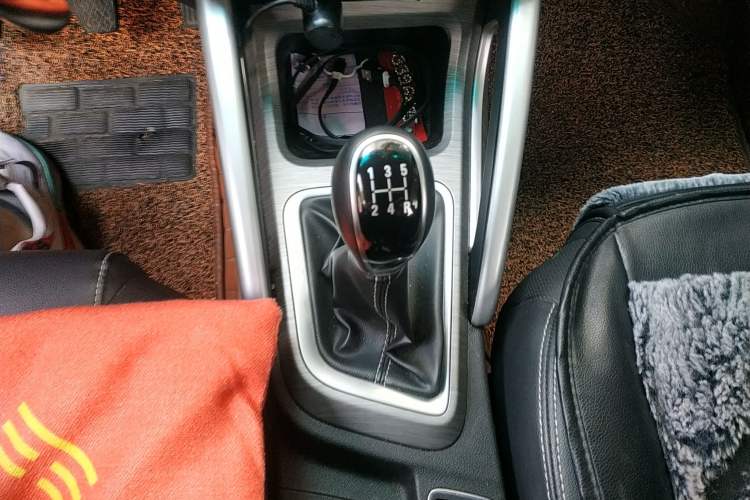 Used Geely Auto Vision X3 2017 1.5L Manual Elite Model Gear Lever