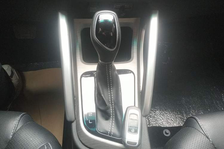 Used Geely Auto Vision X3 2017 1.5L Automatic Elite Model Gear Lever