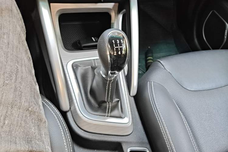 Used Geely Auto Vision X3 2017 1.5L Manual Elite Model Gear Lever
