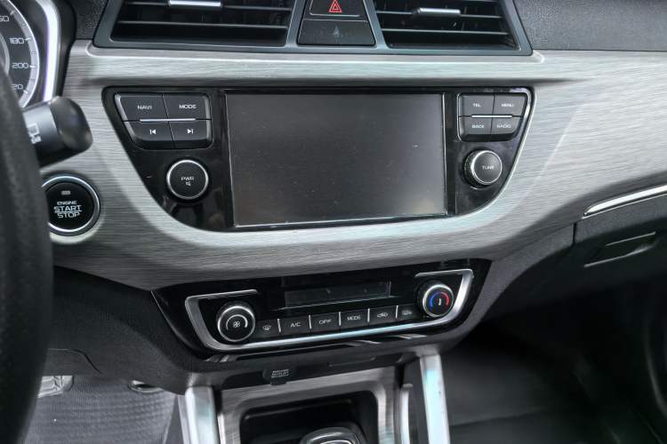 Used Geely Auto Vision X3 2017 1.5L Automatic Luxury Model Interior 3