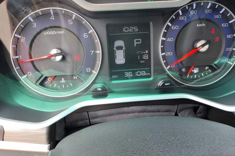 Used Geely Auto Vision X3 2017 1.5L Automatic Luxury Model Interior 6