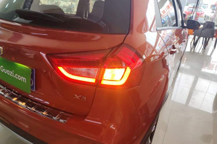 Used Geely Auto Vision X3 2017 1.5L Manual Luxury Model Right Rear Taillight