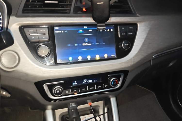 Used Geely Auto Vision X3 2017 1.5L Manual Elite Model Audio And AC Panel