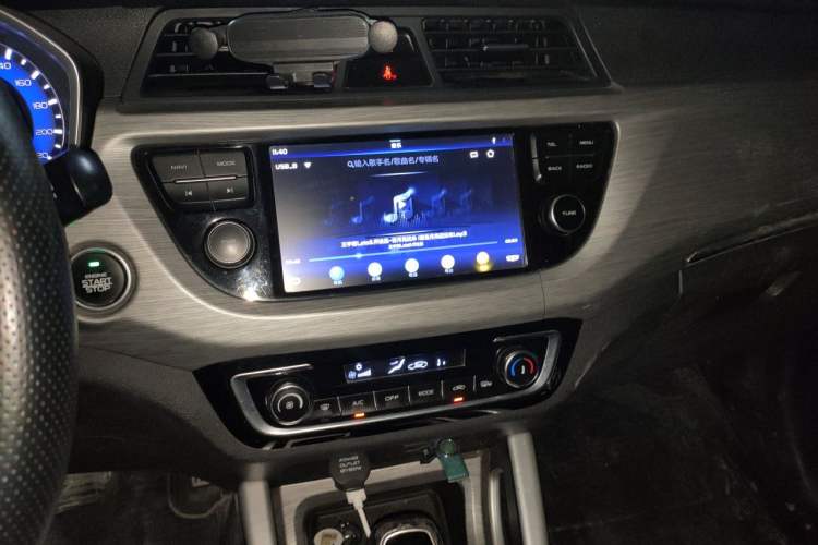 Used Geely Auto Vision X3 2017 1.5L Automatic Luxury Model Audio And AC Panel