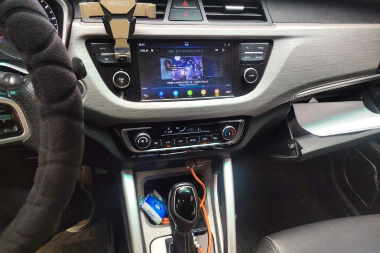 Used Geely Auto Vision X3 2017 1.5L Automatic Luxury Model Audio And AC Panel