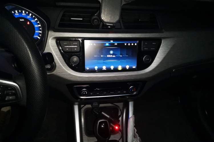 Used Geely Auto Vision X3 2017 1.5L Automatic Elite Model Audio And AC Panel