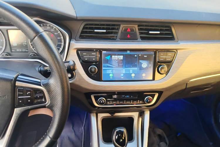 Used Geely Auto Vision X3 2017 1.5L Automatic Elite Model Audio And AC Panel