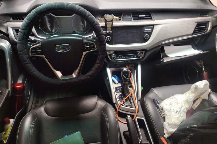 Used Geely Auto Vision X3 2017 1.5L Automatic Luxury Model Center Console