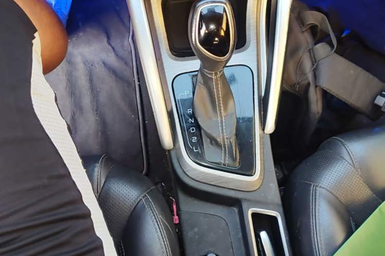 Used Geely Auto Vision X3 2017 1.5L Automatic Elite Model Gear Lever