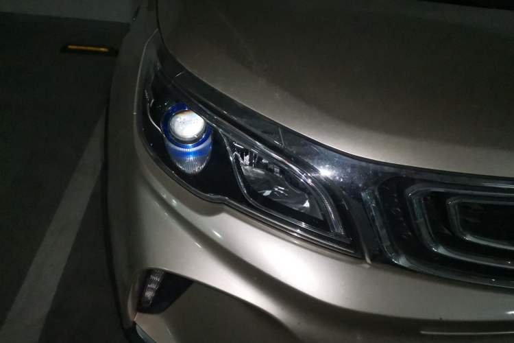 Used Geely Auto Vision X3 2017 1.5L Automatic Elite Model Right Front Headlight
