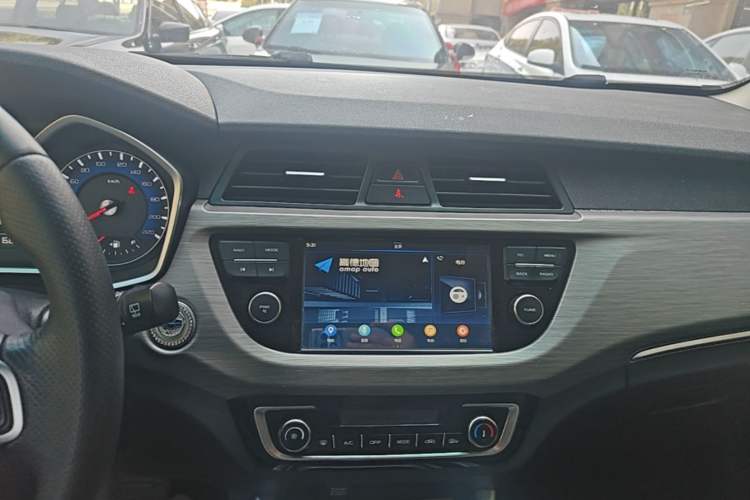 Used Geely Auto Vision X3 2017 1.5L Automatic Luxury Model Audio And AC Panel