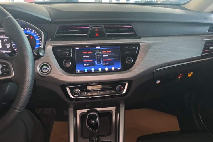 Used Geely Auto Vision X3 2017 1.5L Automatic Luxury Model Audio And AC Panel