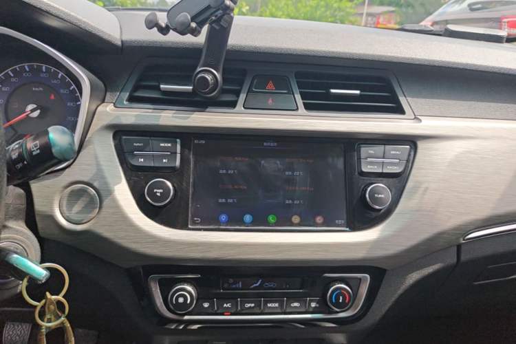 Used Geely Auto Vision X3 2017 1.5L Manual Luxury Model Audio And AC Panel