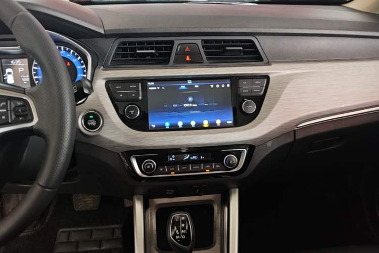 Used Geely Auto Vision X3 2017 1.5L Automatic Luxury Model Audio And AC Panel