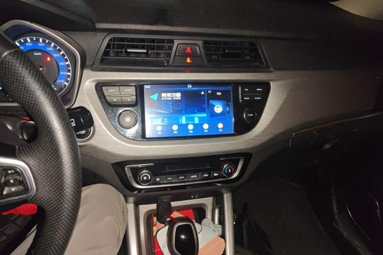 Used Geely Auto Vision X3 2017 1.5L Automatic Luxury Model Audio And AC Panel