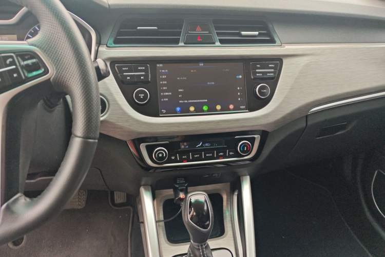 Used Geely Auto Vision X3 2017 1.5L Automatic Elite Model Audio And AC Panel