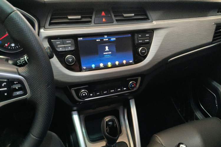 Used Geely Auto Vision X3 2017 1.5L Automatic Elite Model Audio And AC Panel