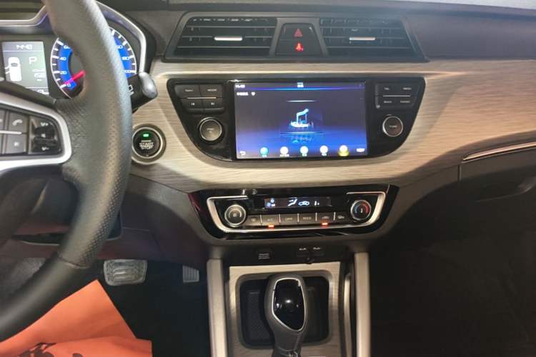 Used Geely Auto Vision X3 2017 1.5L Automatic Elite Model Audio And AC Panel