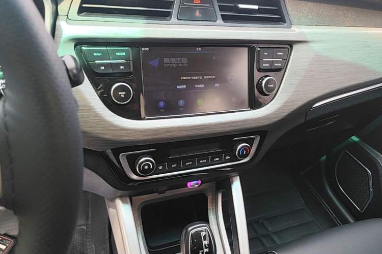 Used Geely Auto Vision X3 2017 1.5L Automatic Luxury Model Audio And AC Panel