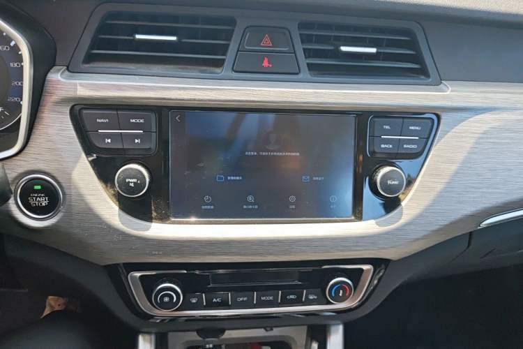 Used Geely Auto Vision X3 2017 1.5L Automatic Elite Model Audio And AC Panel