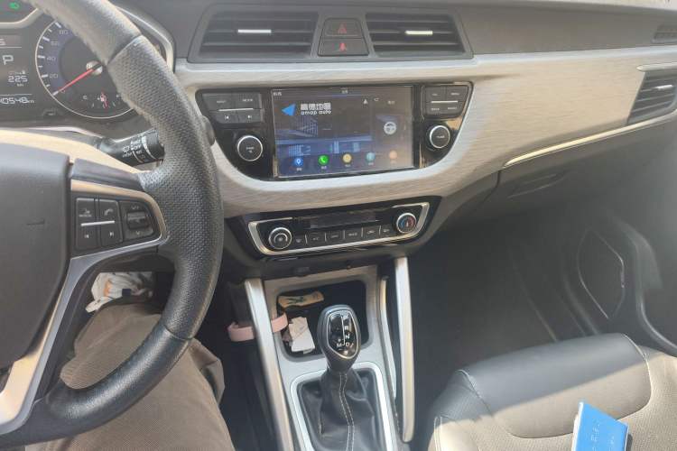 Used Geely Auto Vision X3 2017 1.5L Automatic Luxury Model Audio And AC Panel