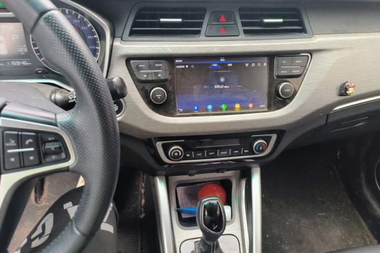 Used Geely Auto Vision X3 2017 1.5L Automatic Luxury Model Audio And AC Panel