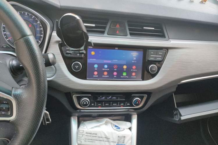 Used Geely Auto Vision X3 2017 1.5L Manual Luxury Model Audio And AC Panel