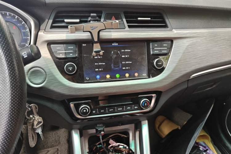 Used Geely Auto Vision X3 2017 1.5L Manual Elite Model Audio And AC Panel