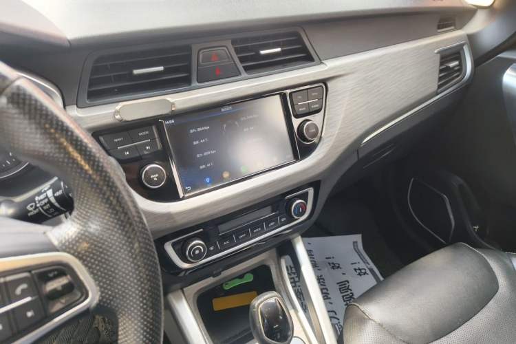 Used Geely Auto Vision X3 2017 1.5L Automatic Elite Model Audio And AC Panel
