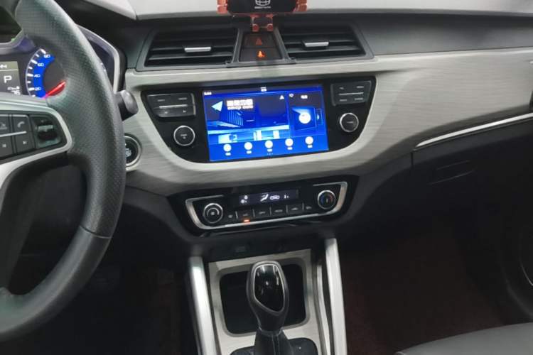 Used Geely Auto Vision X3 2017 1.5L Automatic Luxury Model Audio And AC Panel