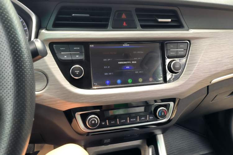 Used Geely Auto Vision X3 2017 1.5L Manual Luxury Model Audio And AC Panel