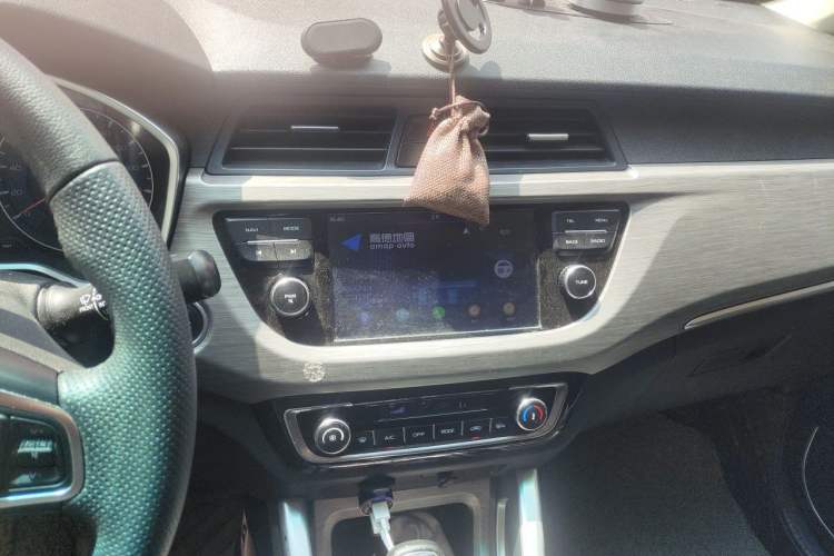 Used Geely Auto Vision X3 2017 1.5L Automatic Luxury Model Audio And AC Panel