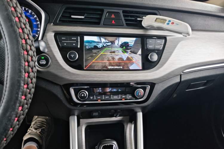 Used Geely Auto Vision X3 2017 1.5L Automatic Luxury Model Audio And AC Panel