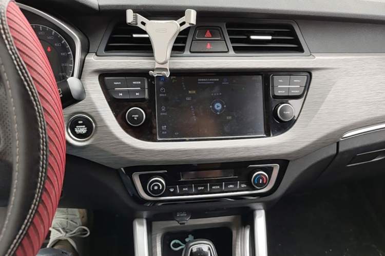 Used Geely Auto Vision X3 2017 1.5L Automatic Luxury Model Audio And AC Panel