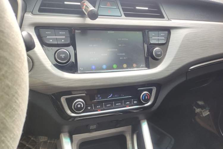Used Geely Auto Vision X3 2017 1.5L Manual Luxury Model Audio And AC Panel