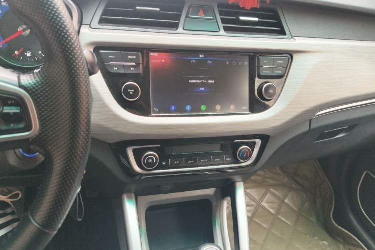 Used Geely Auto Vision X3 2017 1.5L Manual Luxury Model Audio And AC Panel