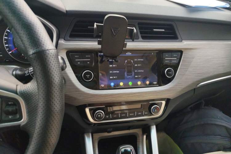 Used Geely Auto Vision X3 2017 1.5L Automatic Elite Model Audio And AC Panel