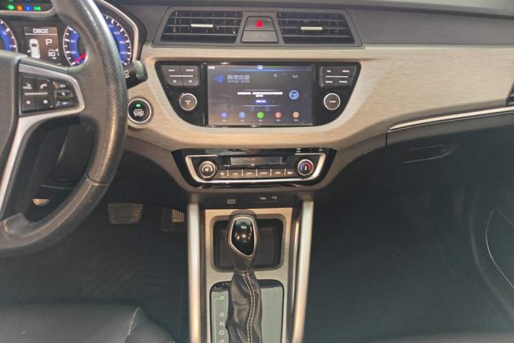 Used Geely Auto Vision X3 2017 1.5L Automatic Luxury Model Audio And AC Panel