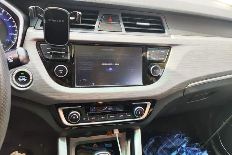 Used Geely Auto Vision X3 2017 1.5L Automatic Luxury Model Audio And AC Panel