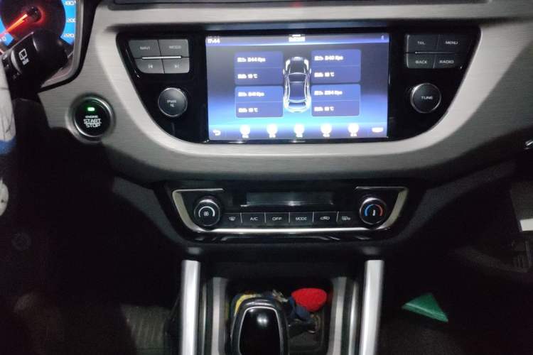 Used Geely Auto Vision X3 2017 1.5L Automatic Luxury Model Audio And AC Panel